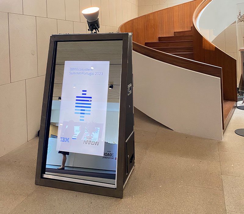 mirror booth fotobook photo booth.jpg