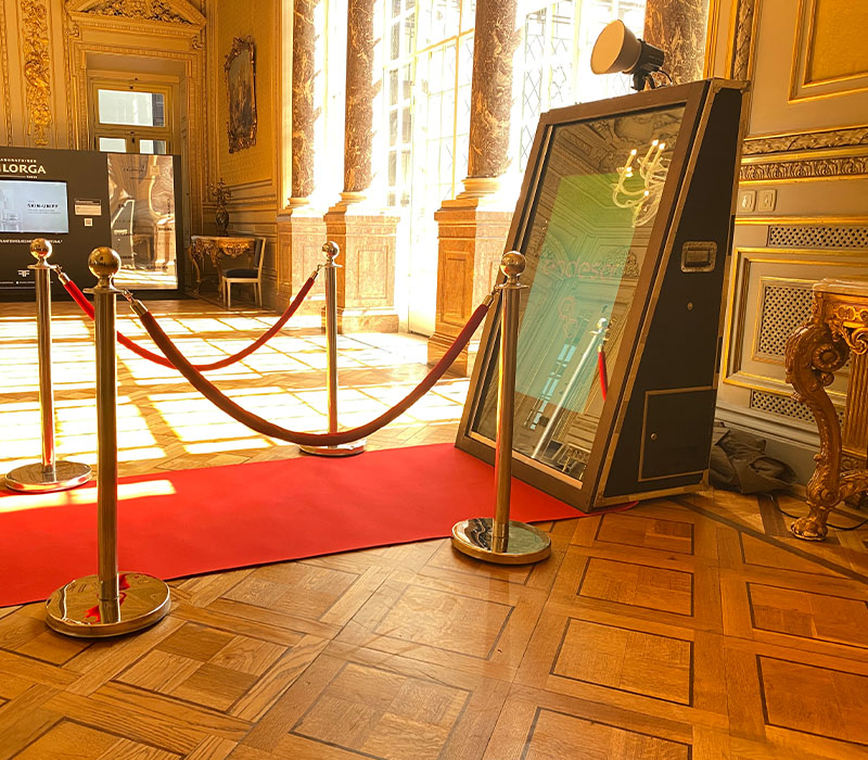 mirror booth fotobook photo booth.2.jpg